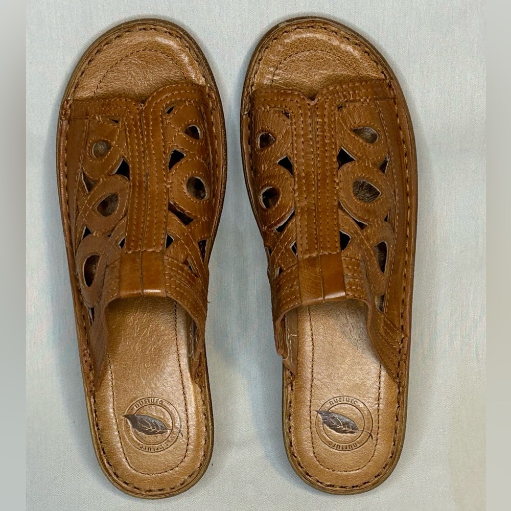 NURTURE WOMENS Leather Wedge Tan Sandals, w/ leather design, Slip On, Size 8 - Picture 4 of 9